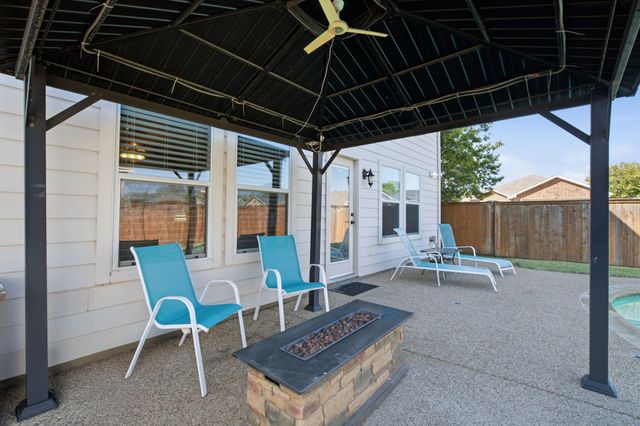 9856 Parkmere Drive, Fort Worth, TX 76108
