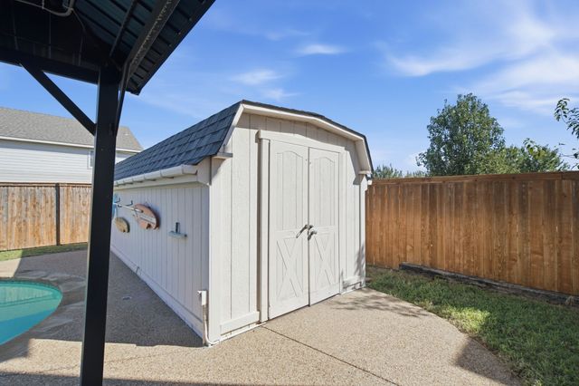 9856 Parkmere Drive, Fort Worth, TX 76108