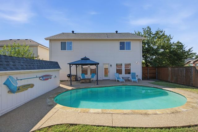 9856 Parkmere Drive, Fort Worth, TX 76108