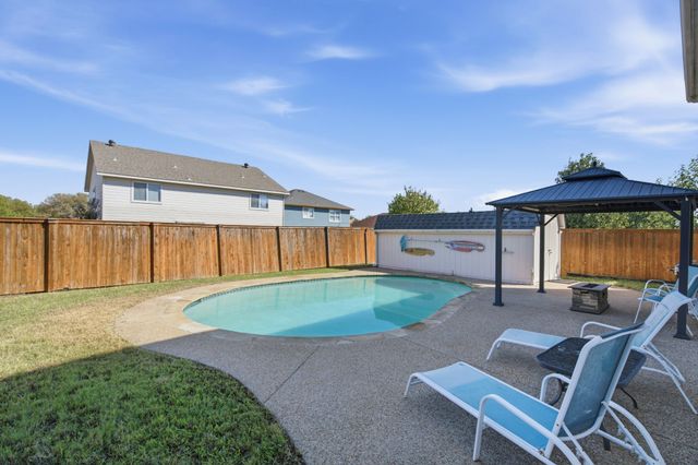 9856 Parkmere Drive, Fort Worth, TX 76108