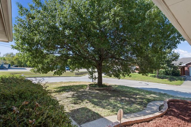 9856 Parkmere Drive, Fort Worth, TX 76108