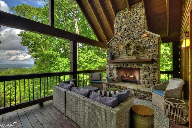 181 Ridge Circle, Blue Ridge, GA 30513