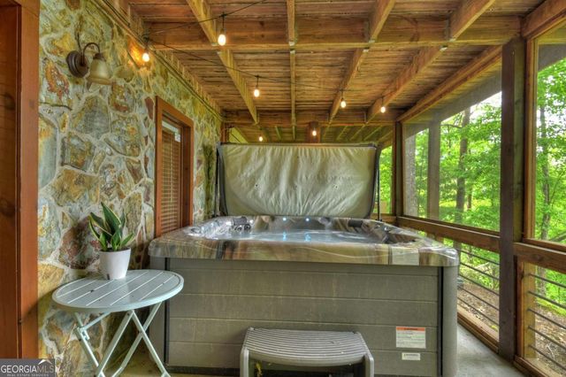 181 Ridge Circle, Blue Ridge, GA 30513