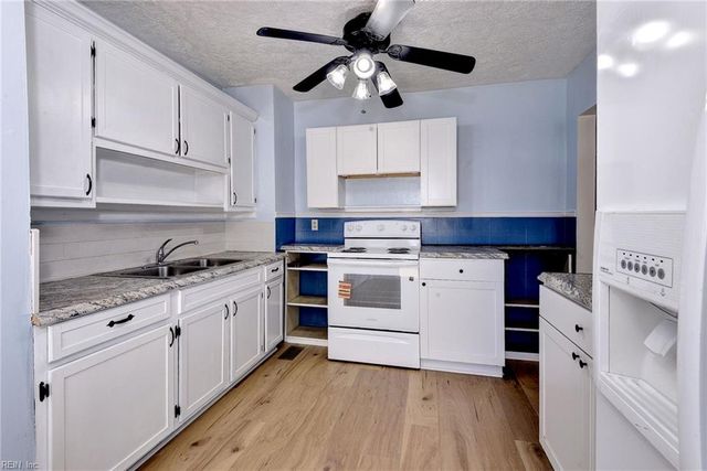 11 Thornrose AVE, Hampton, VA 23669