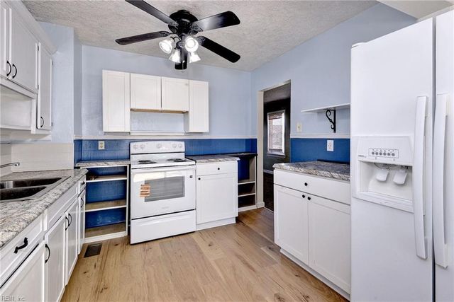 11 Thornrose AVE, Hampton, VA 23669
