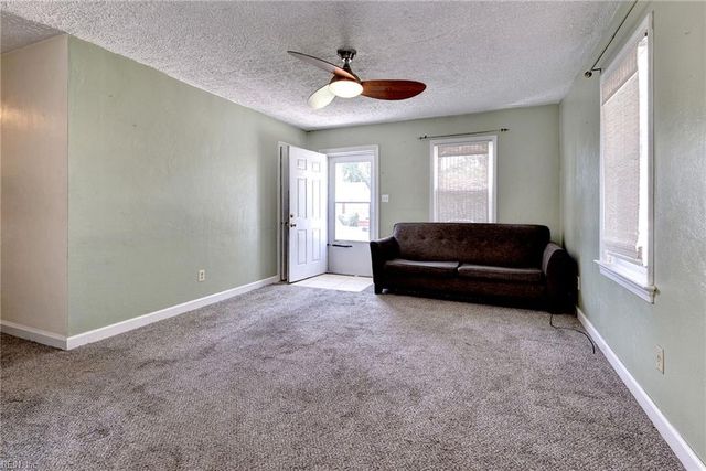 11 Thornrose AVE, Hampton, VA 23669