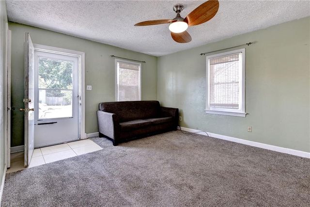 11 Thornrose AVE, Hampton, VA 23669
