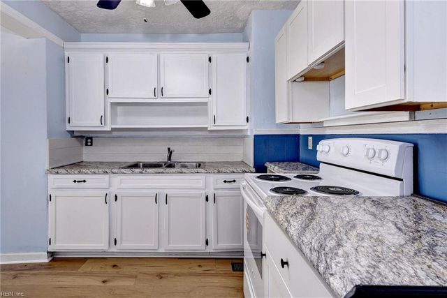11 Thornrose AVE, Hampton, VA 23669