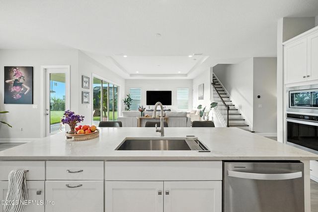 29 TRADESMAN Lane, St. Johns, FL 32259