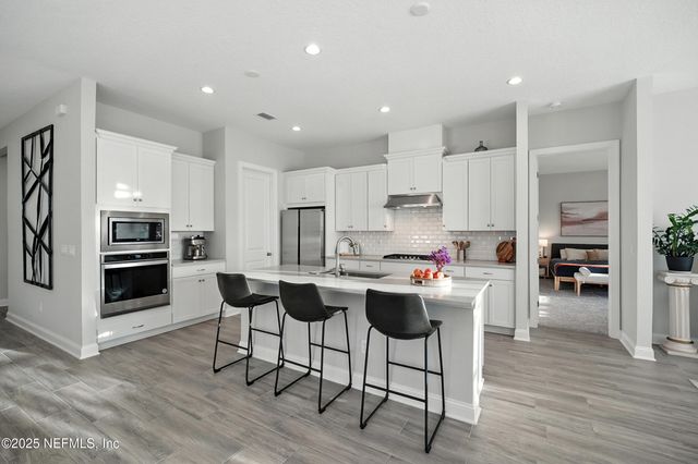 29 TRADESMAN Lane, St. Johns, FL 32259