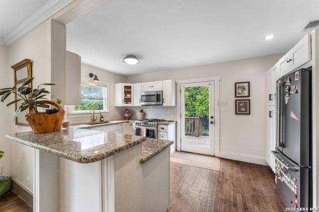 101 Charles Rd, Terrell Hills, TX 78209