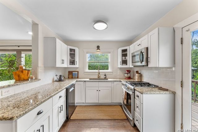 101 Charles Rd, Terrell Hills, TX 78209