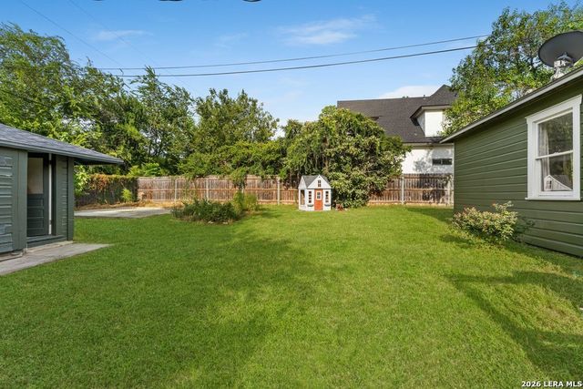101 Charles Rd, Terrell Hills, TX 78209
