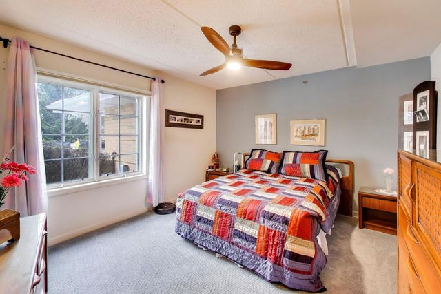 710 Creekside Drive 104A, Mount Prospect, IL 60056