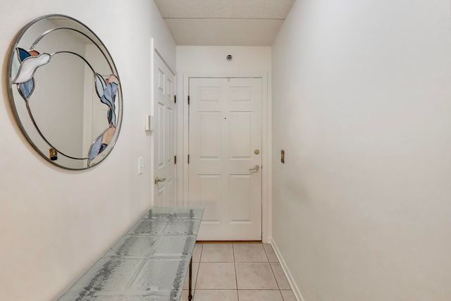 710 Creekside Drive 104A, Mount Prospect, IL 60056