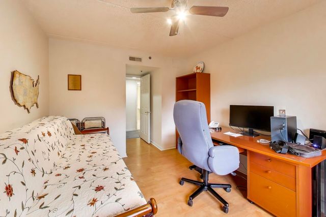 710 Creekside Drive 104A, Mount Prospect, IL 60056