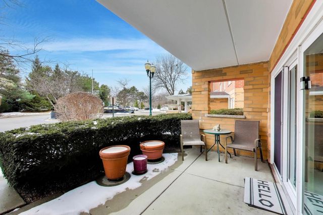 710 Creekside Drive 104A, Mount Prospect, IL 60056