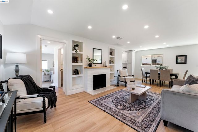 2824 Cowell Rd., Concord, CA 94518
