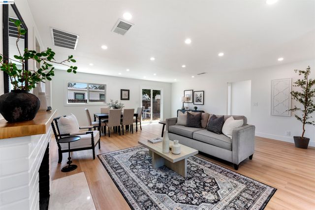 2824 Cowell Rd., Concord, CA 94518