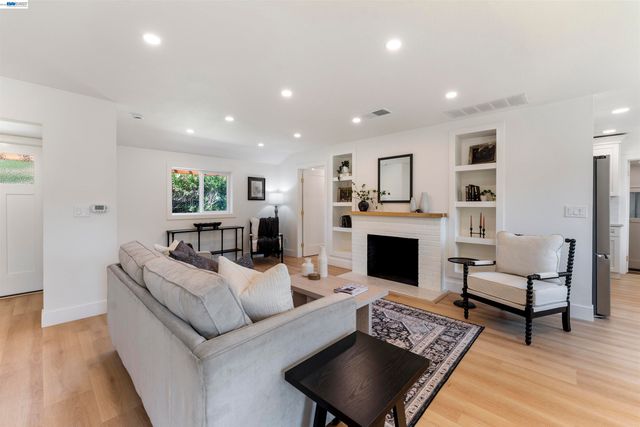 2824 Cowell Rd., Concord, CA 94518