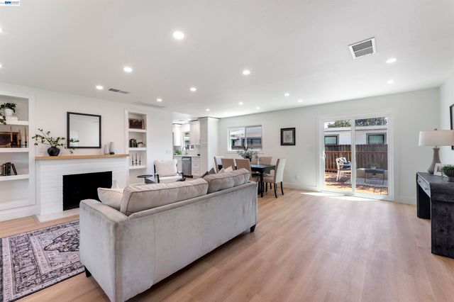 2824 Cowell Rd., Concord, CA 94518