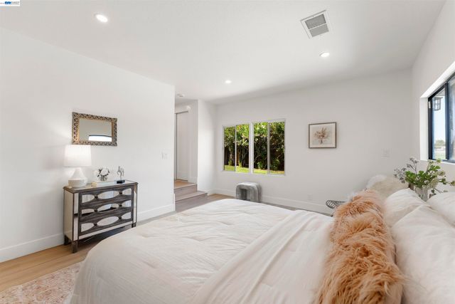 2824 Cowell Rd., Concord, CA 94518