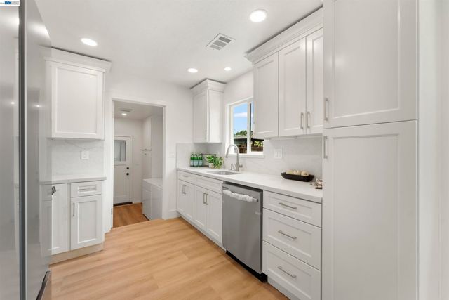 2824 Cowell Rd., Concord, CA 94518