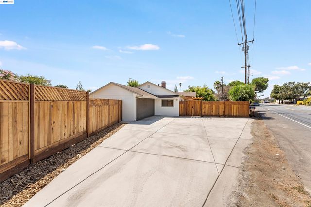 2824 Cowell Rd., Concord, CA 94518
