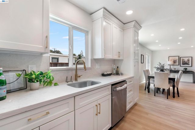2824 Cowell Rd., Concord, CA 94518
