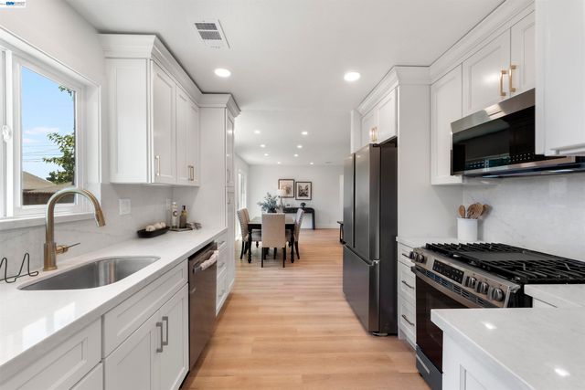 2824 Cowell Rd., Concord, CA 94518