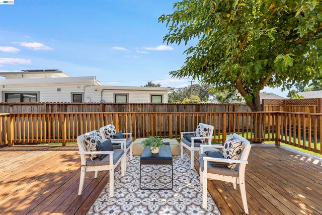 2824 Cowell Rd., Concord, CA 94518