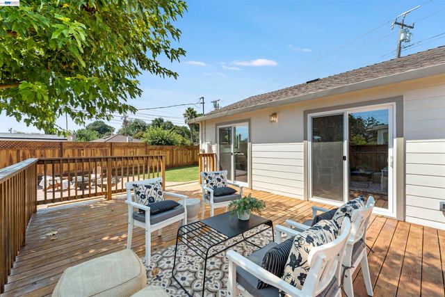 2824 Cowell Rd., Concord, CA 94518