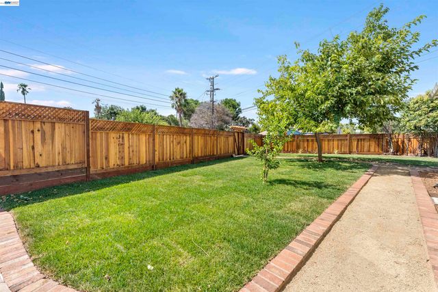 2824 Cowell Rd., Concord, CA 94518