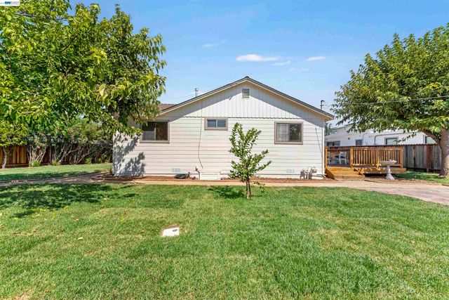 2824 Cowell Rd., Concord, CA 94518