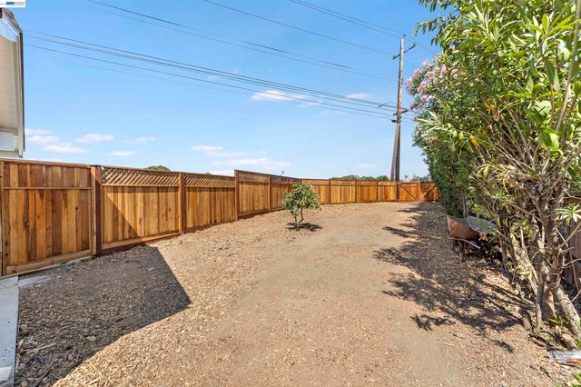 2824 Cowell Rd., Concord, CA 94518