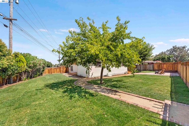 2824 Cowell Rd., Concord, CA 94518