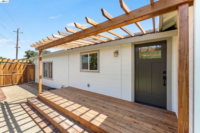 2824 Cowell Rd., Concord, CA 94518