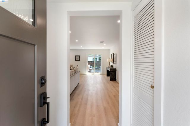2824 Cowell Rd., Concord, CA 94518
