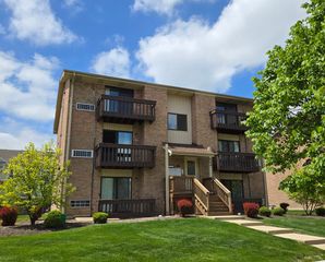 264 12th Street F, Wheeling, IL 60090