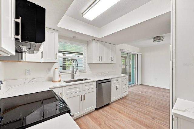 2855 DUEBY STREET, Sarasota, FL 34231