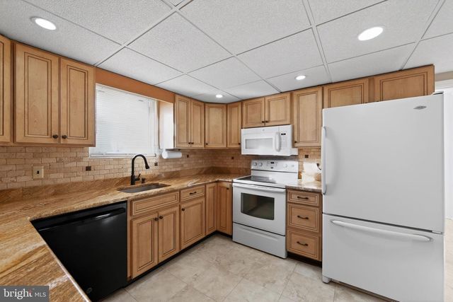 65 RUSSELL RD, Phoenixville, PA 19460