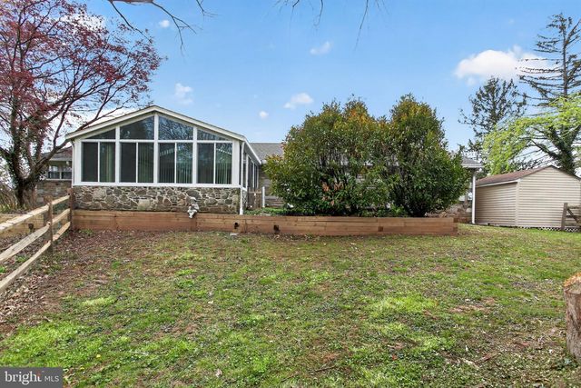 65 RUSSELL RD, Phoenixville, PA 19460