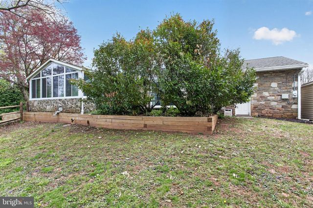 65 RUSSELL RD, Phoenixville, PA 19460