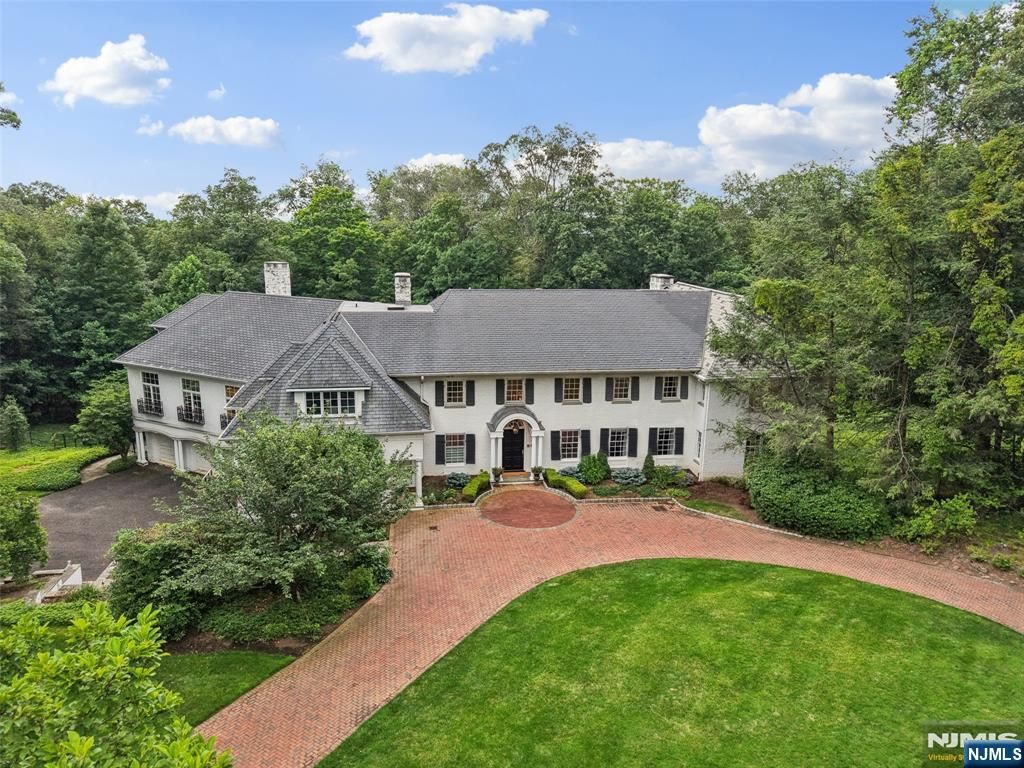 11 Woodfield Lane, Saddle River, NJ 07458