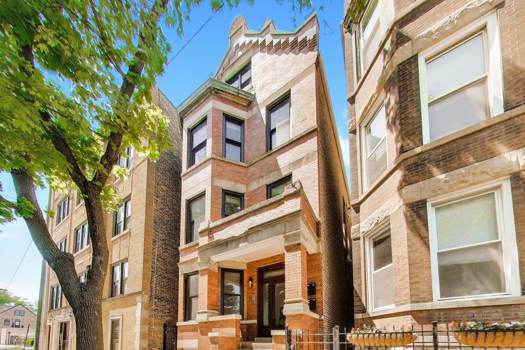 2132 N Oakley Avenue 3, Chicago, IL 60647
