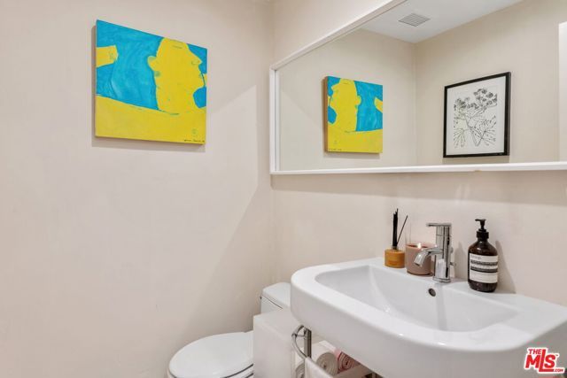 7250 Franklin Avenue 903, Los Angeles, CA 90046