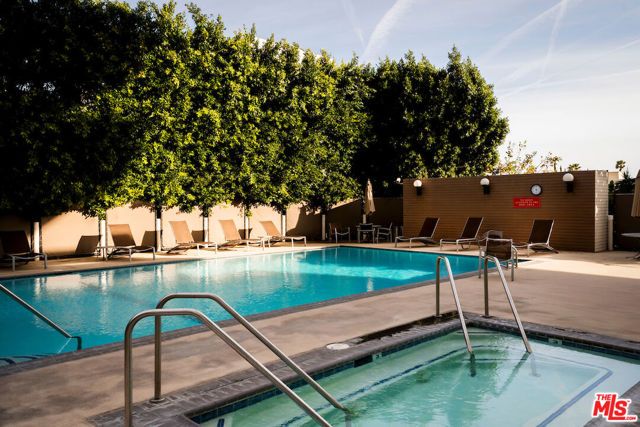 7250 Franklin Avenue 903, Los Angeles, CA 90046