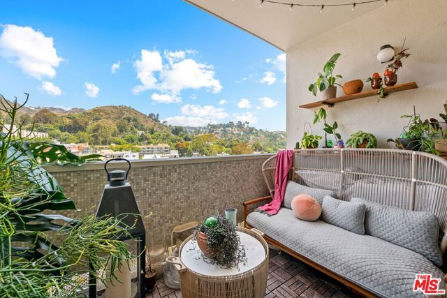 7250 Franklin Avenue 903, Los Angeles, CA 90046