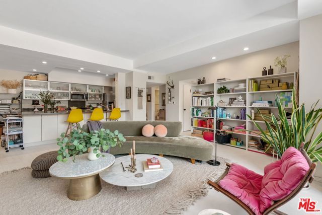 7250 Franklin Avenue 903, Los Angeles, CA 90046