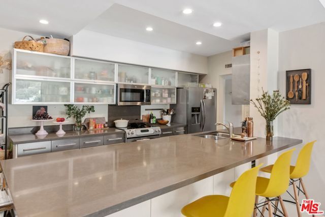 7250 Franklin Avenue 903, Los Angeles, CA 90046